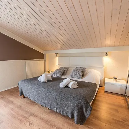 Holiday home Panoramique: Lakeside Luxury By Lla Selections *