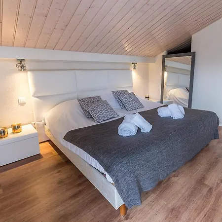 Panoramique: Lakeside Luxury By Lla Selections Holiday home